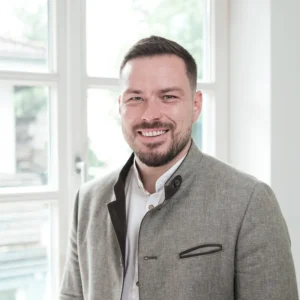 Porträt von Daniel Keller, Geschäftsführer und Energieberater bei Energie-Spezialisten