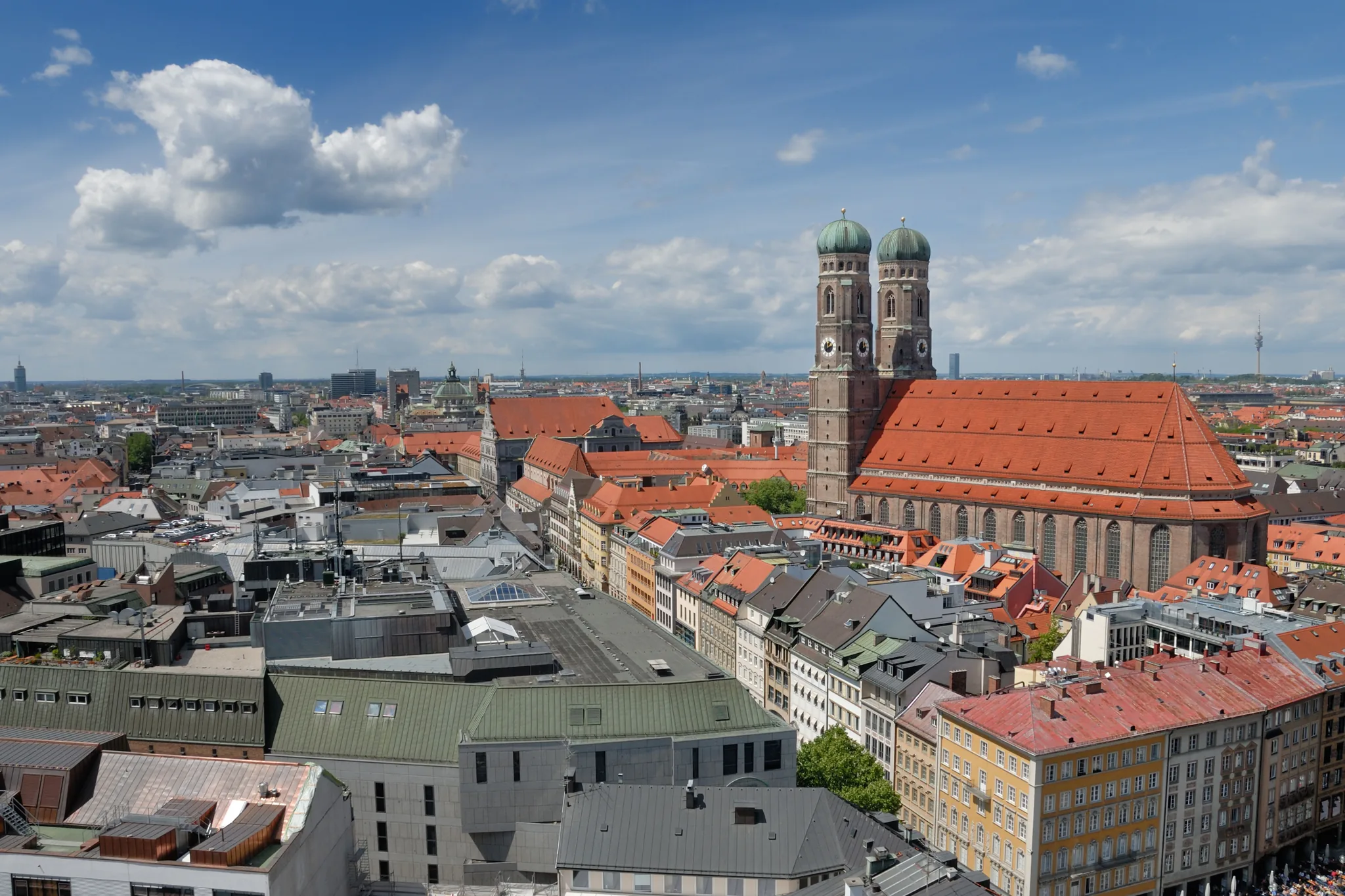 Blick über die Münchner Altstadt mit den Türmen der Frauenkirche