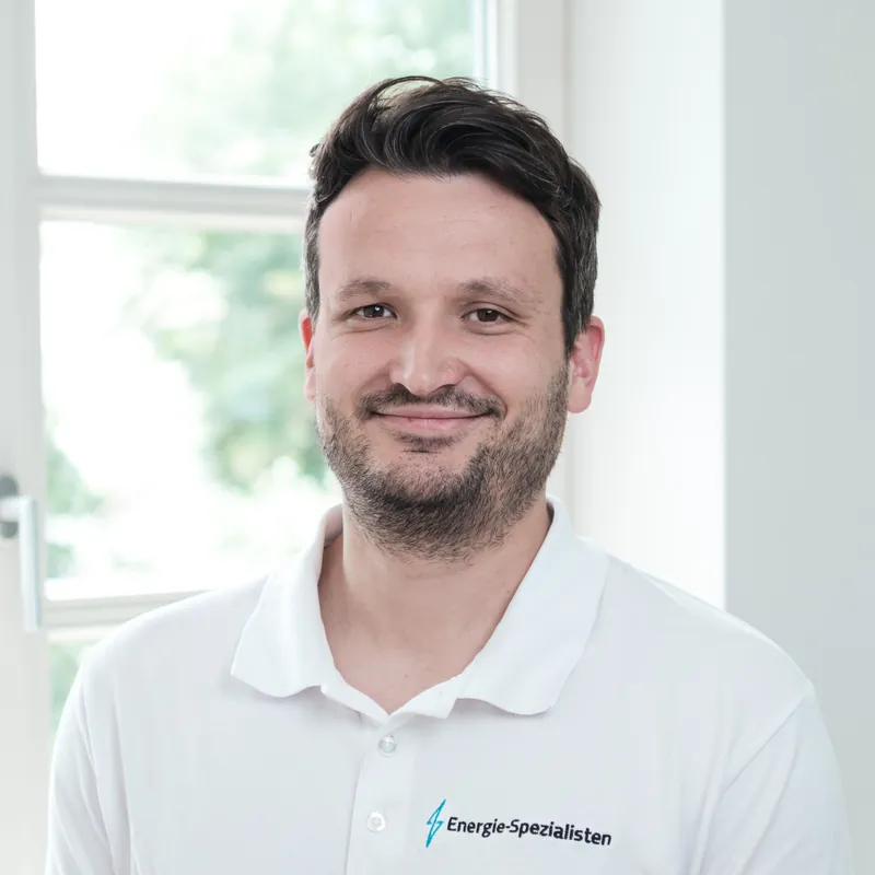 Porträt von Felix Kuchlmayr, Leiter Kundenkommunikation bei Energie-Spezialisten