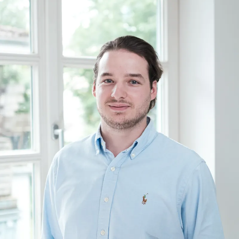Porträt von Lenny Frank, Kundenbetreuung & Marketing bei Energie-Spezialisten